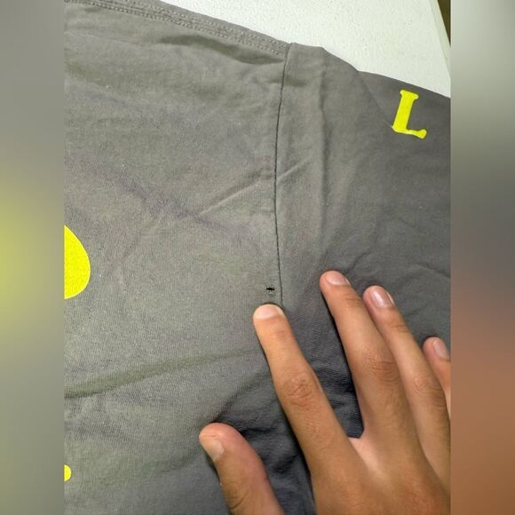 New Travis Scott Astroworld 2019 Europe Tour Merch Long Sleeve Tee Sz L damaged - Picture 3 of 10